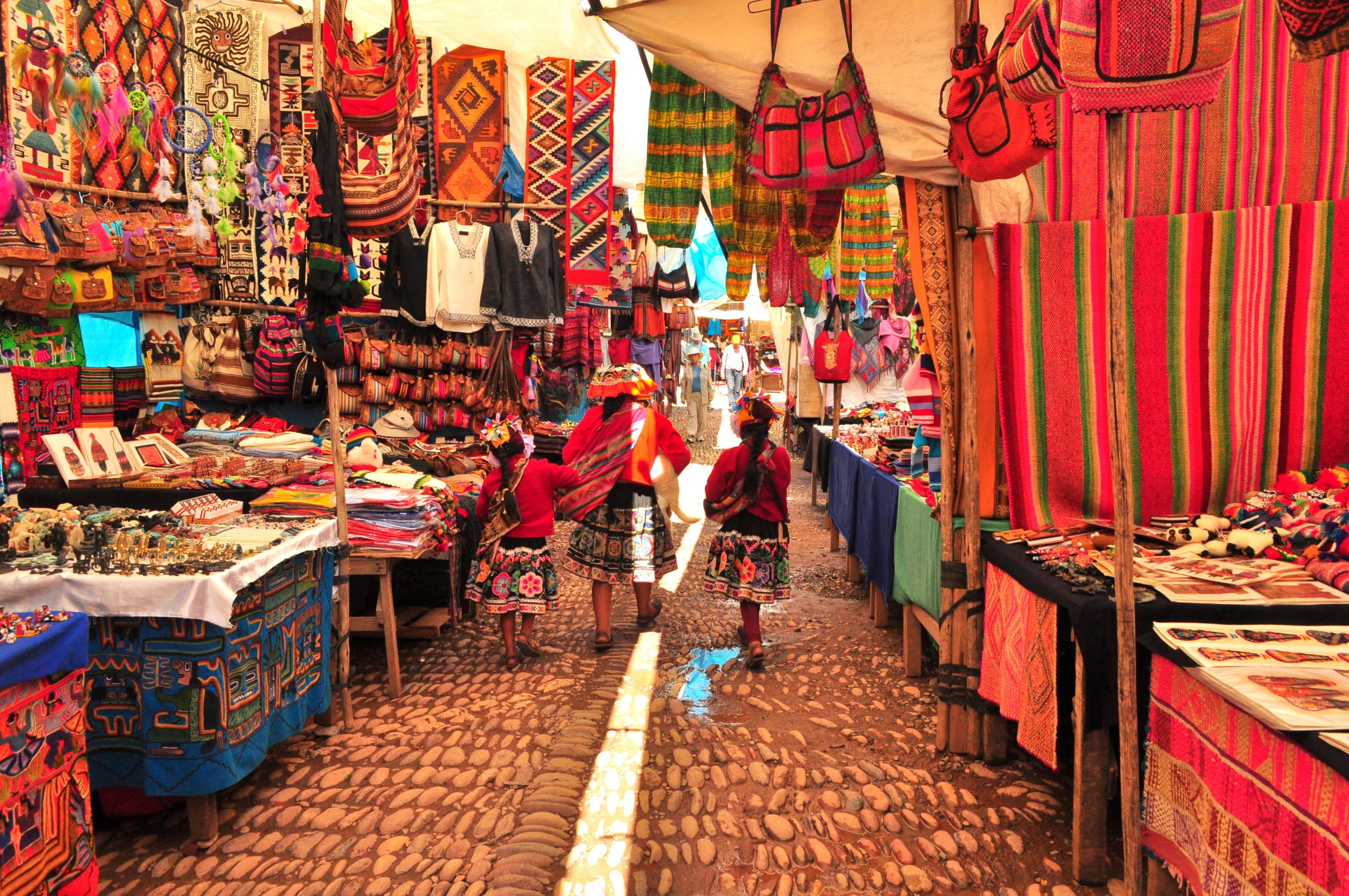 Peru Pisac market stalls