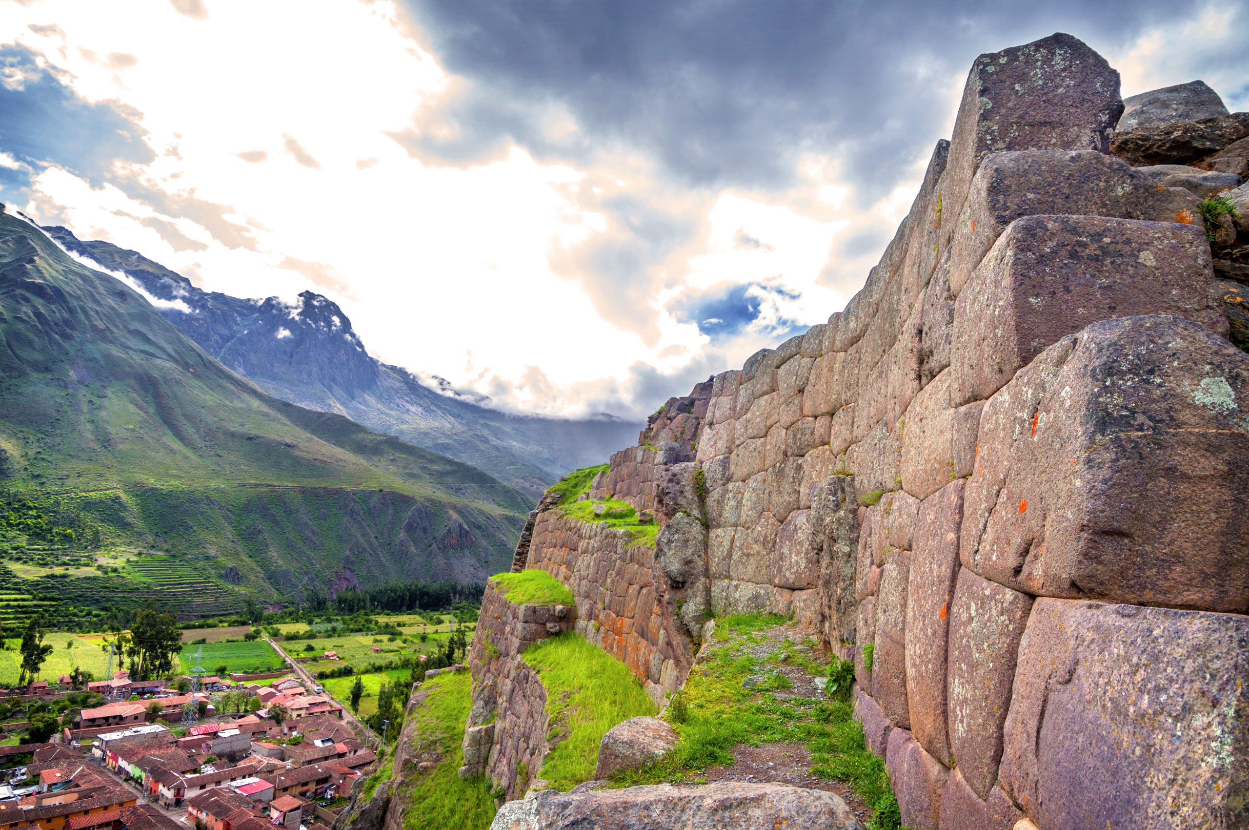 Peru Pisac ruins and valley